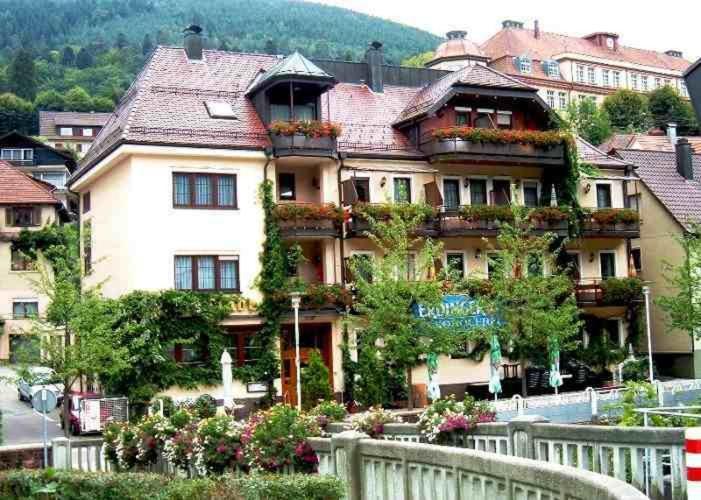 Hotel Restaurant Alte Linde Bad Wildbad Exterior foto